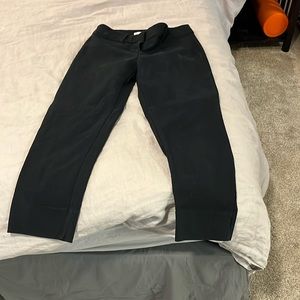 The Loft women’s black dress pants. Worn very few times. Size 0.
